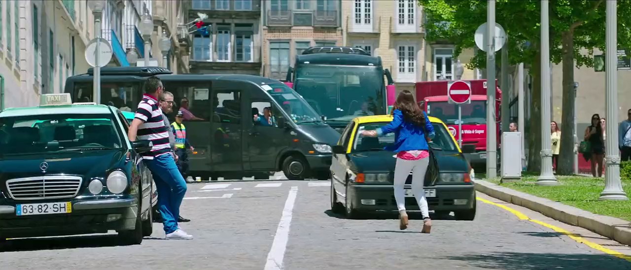 Paisa Vasool (2017) WEBRip Hindi + Telugu 720p x264 AVC HE-AAC 2.0 CineVood.mkv.0002
